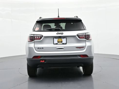 Used 2025 Jeep Compass Trailhawk AWD/4WD image 6