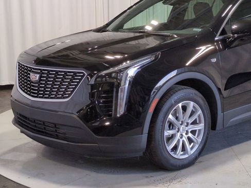 Used 2023 Cadillac XT4 Luxury w/ Cold Weather Package image 14