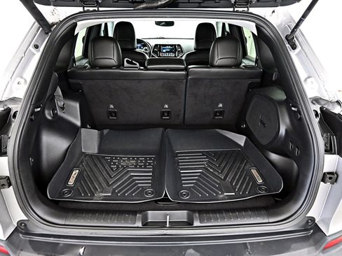 Used 2019 Jeep Cherokee Limited image 30