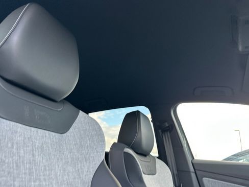 New 2025 Volkswagen ID.4 Pro image 17