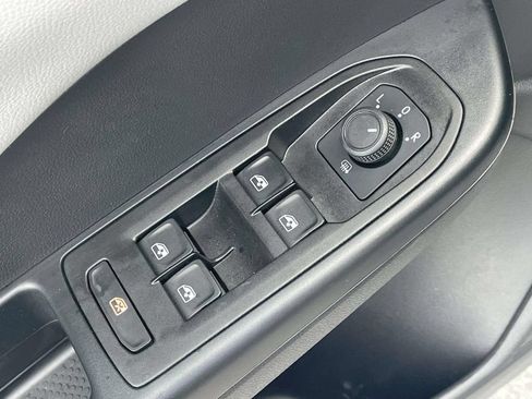 Certified 2023 Volkswagen Taos SE FWD image 19