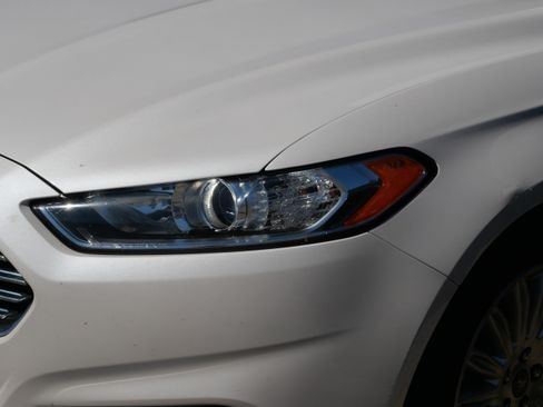 Used 2016 Ford Fusion SE w/ Equipment Group 502A FWD image 4