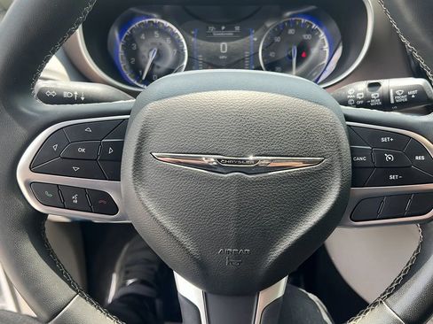 Used 2022 Chrysler Voyager LX image 18