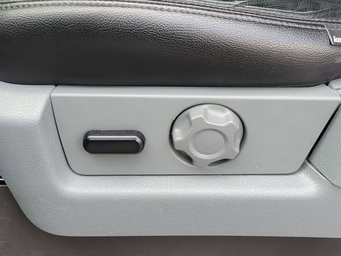 Used 2013 Ford F150 XLT w/ Luxury Equipment Group image 18