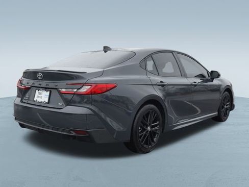 Used 2025 Toyota Camry SE image 8