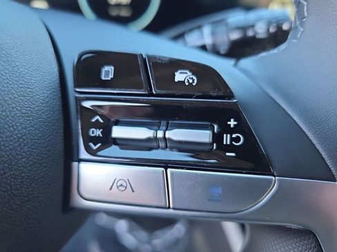 New 2026 Hyundai Elantra Limited image 28