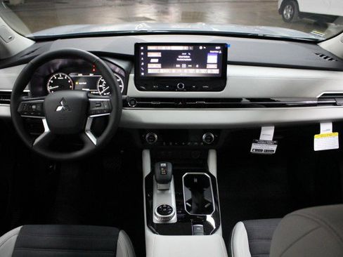 New 2026 Mitsubishi Outlander SE image 20