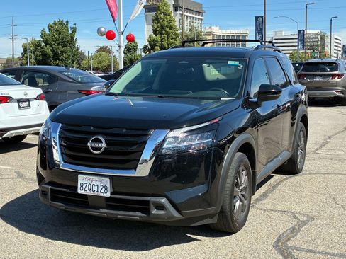 Used 2022 Nissan Pathfinder SV AWD/4WD image 10
