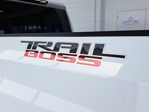Used 2025 Chevrolet Silverado 1500 Custom Trail Boss AWD/4WD image 28