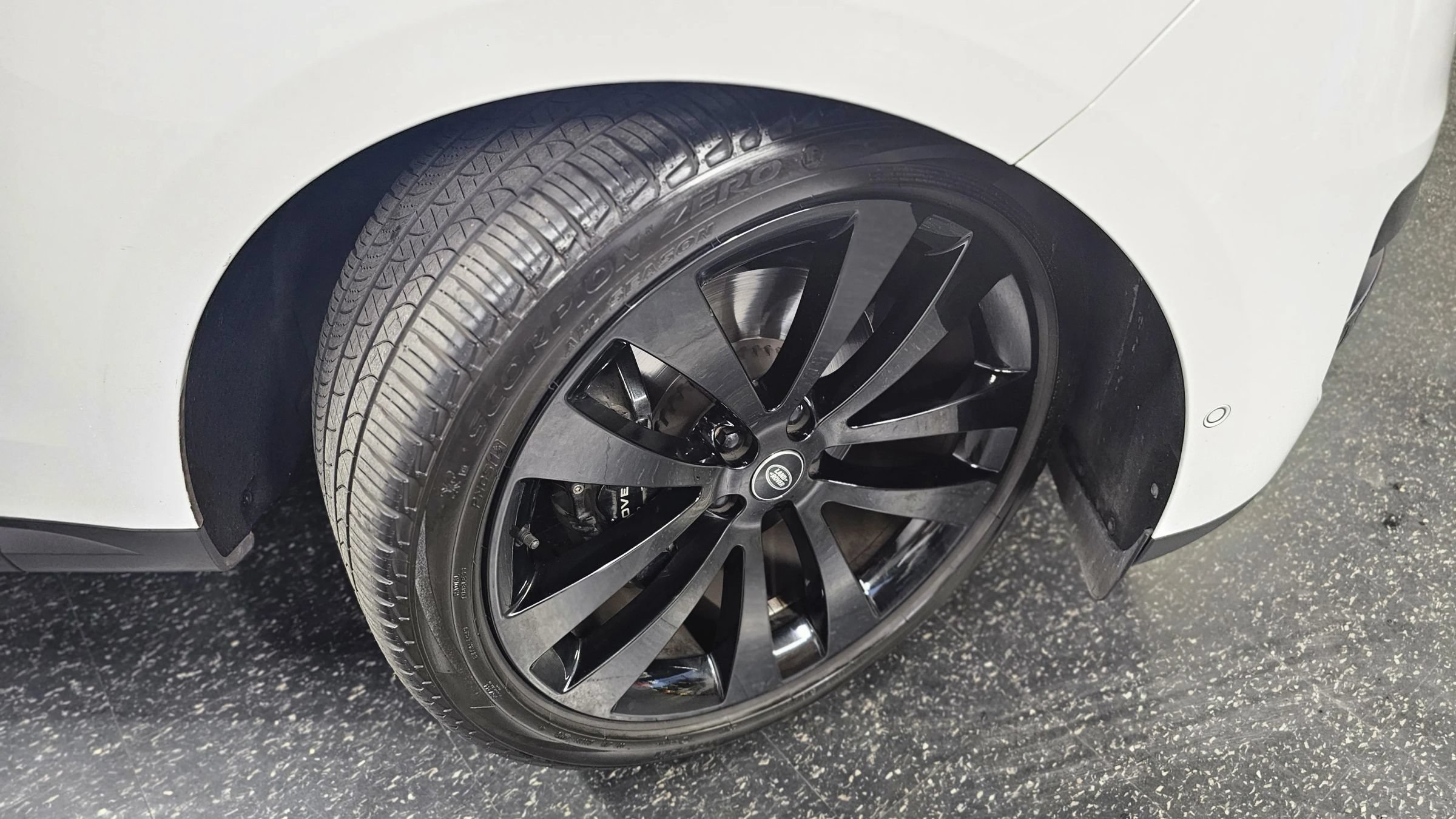 Used 2023 Land Rover Range Rover Sport SE AWD/4WD image 3
