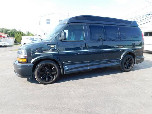 Used 2018 Chevrolet Express 2500 w/ Enhanced Convenience Package RWD image 39
