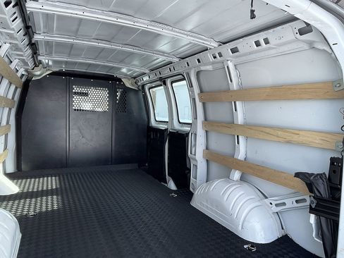 Used 2024 GMC Savana 2500 w/ Driver Convenience Package image 14