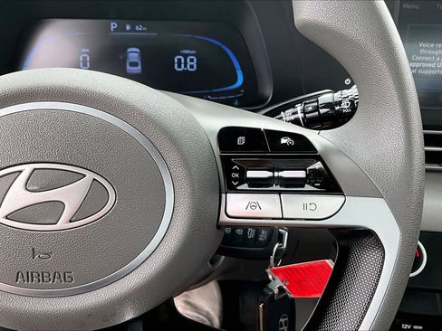 Used 2024 Hyundai Elantra SE image 23