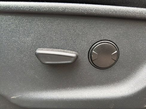 Used 2023 Ford F150 Lightning XLT image 10