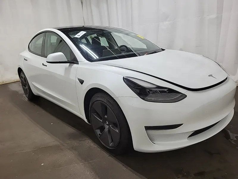 Used 2023 Tesla Model 3 Standard Range RWD image 3