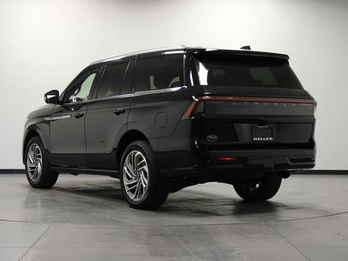 Used 2025 Lincoln Navigator Reserve AWD/4WD image 6