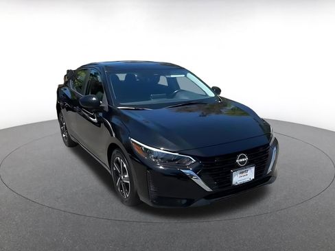 Used 2025 Nissan Sentra SV FWD image 3