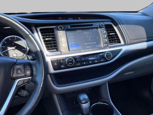 Used 2018 Toyota Highlander XLE FWD image 6
