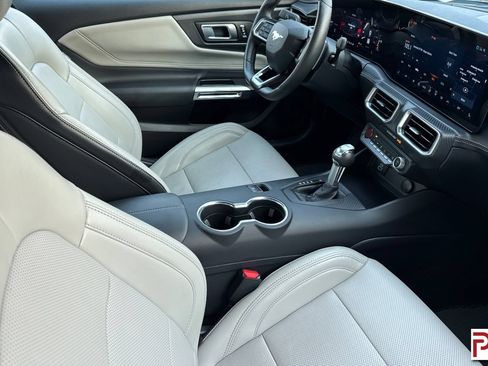 Used 2025 Ford Mustang GT Premium RWD image 19