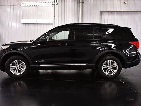 Used 2022 Ford Explorer XLT w/ Equipment Group 202A image 4