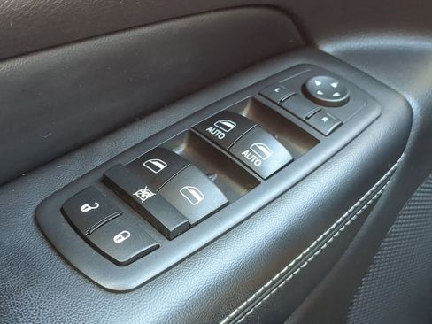 Used 2017 Jeep Grand Cherokee Limited image 34