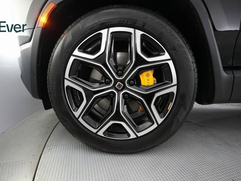 Used 2024 Rivian R1S Adventure image 18