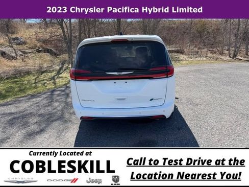 Used 2023 Chrysler Pacifica Limited FWD image 5