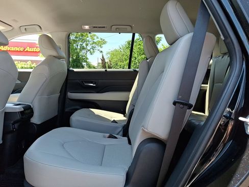 Certified 2024 Toyota Grand Highlander AWD image 10