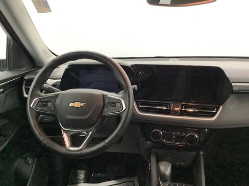 Used 2025 Chevrolet TrailBlazer LT w/ Convenience Package FWD image 33