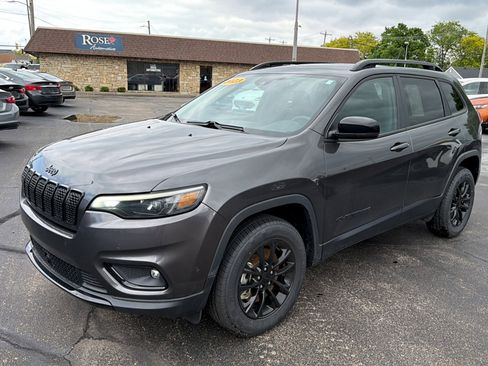 Used 2023 Jeep Cherokee Altitude Lux AWD/4WD image 3