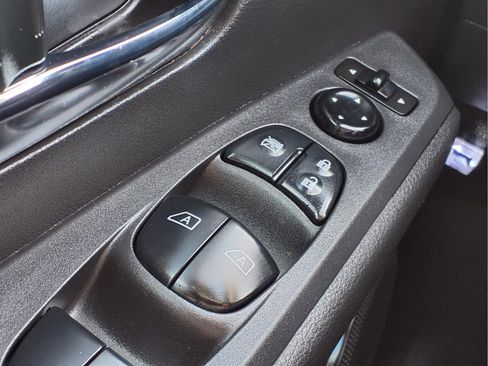 Used 2021 Nissan Kicks SR w/ Interior Electronics Package FWD image 19