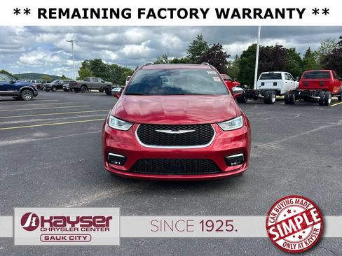 Used 2024 Chrysler Pacifica Pinnacle FWD image 3