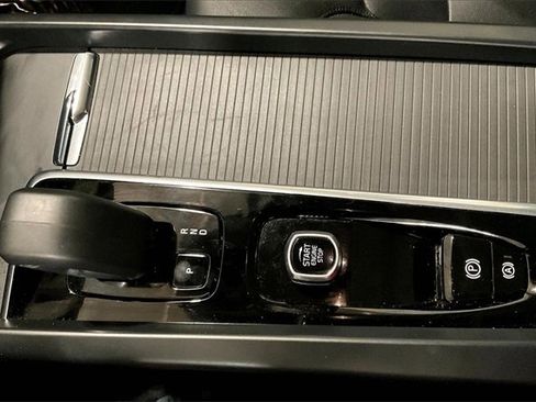 Certified 2024 Volvo XC60 B5 Core image 31