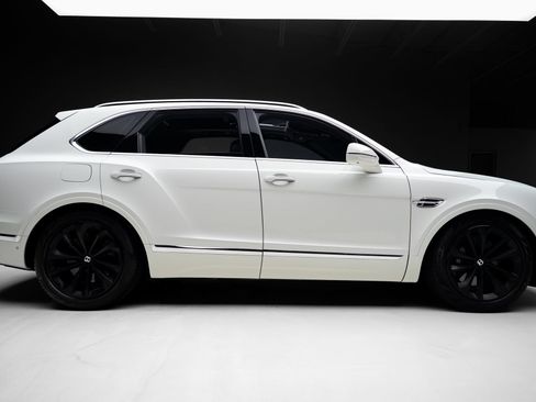 Used 2018 Bentley Bentayga AWD/4WD image 34