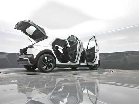 New 2025 Hyundai Ioniq 5 SE image 40