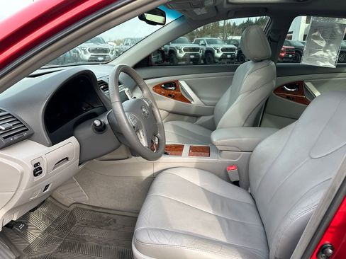 Used 2011 Toyota Camry XLE image 13