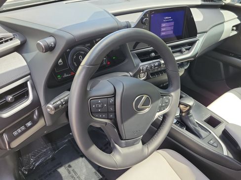 Certified 2024 Lexus UX 250h FWD image 22