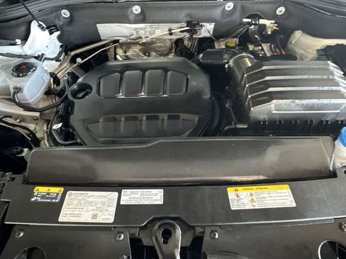 Used 2025 Volkswagen Atlas Cross Sport SE image 12