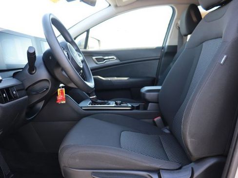 Used 2025 Kia Sportage LX FWD image 11
