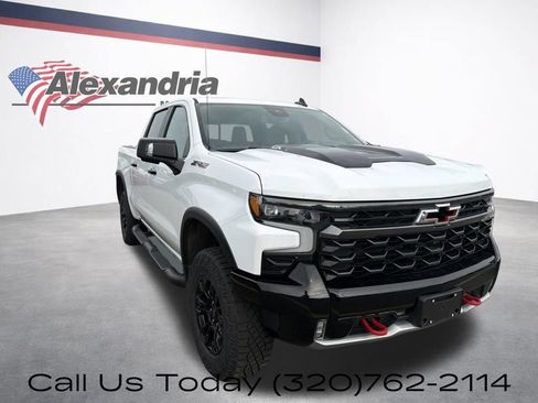 Used 2023 Chevrolet Silverado 1500 ZR2 AWD/4WD image 3