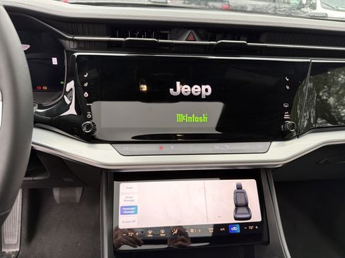 Used 2024 Jeep Wagoneer Launch Edition image 19