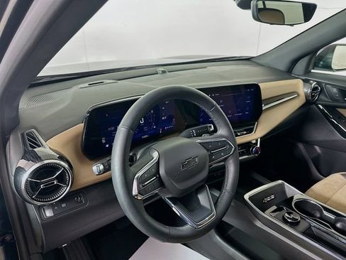 Used 2025 Chevrolet Equinox ACTIV w/ Safety and Technology Package image 10