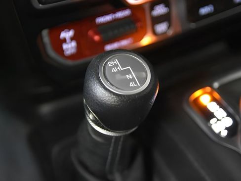 Used 2024 Jeep Wrangler Unlimited Rubicon AWD/4WD image 34