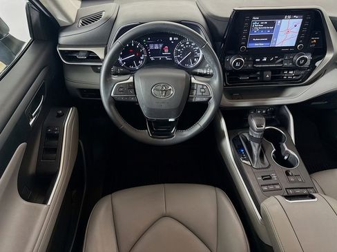 Certified 2021 Toyota Highlander XLE AWD/4WD image 22