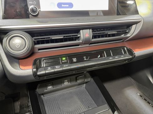 Used 2025 Toyota Prius Plug-In Hybrid image 12