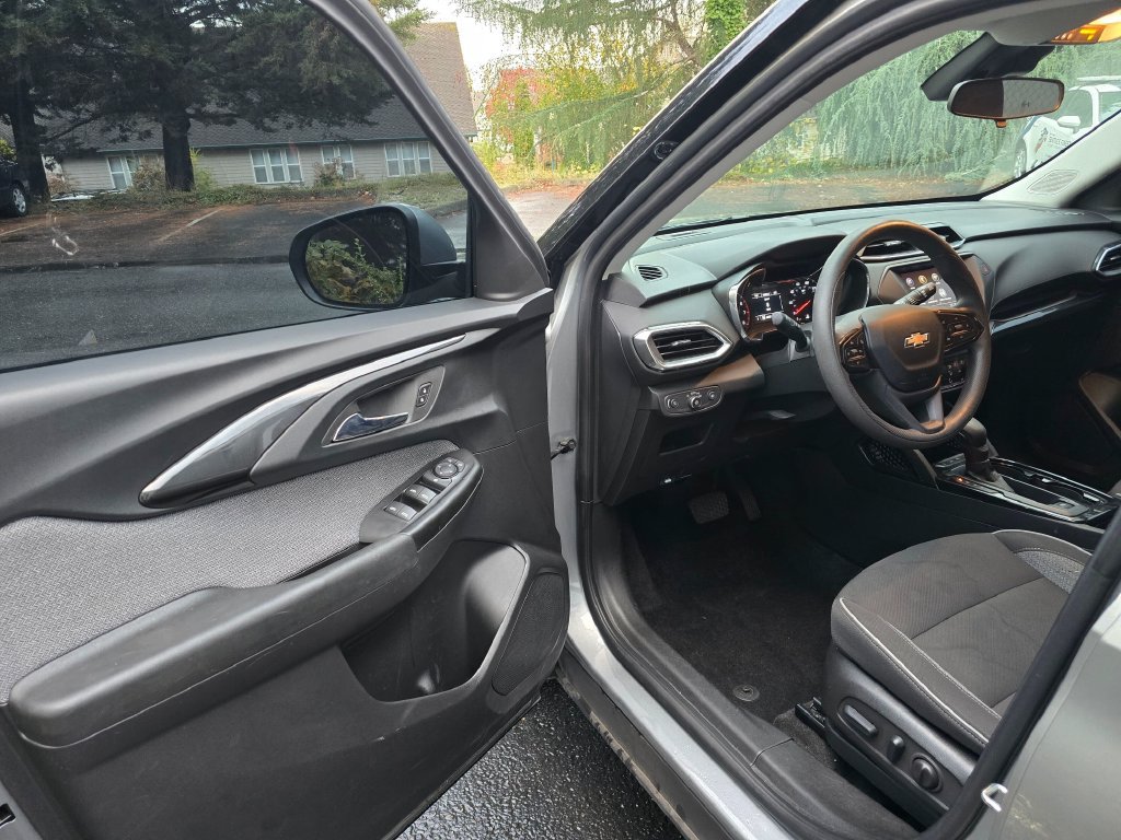 Used 2023 Chevrolet TrailBlazer LT AWD/4WD image 7
