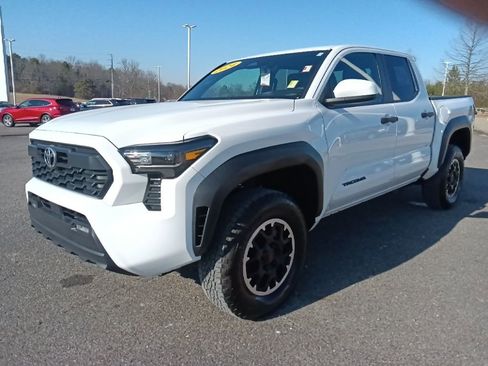 Used 2024 Toyota Tacoma TRD Off-Road image 7