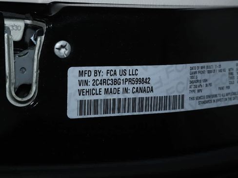 Used 2023 Chrysler Pacifica Touring-L image 20