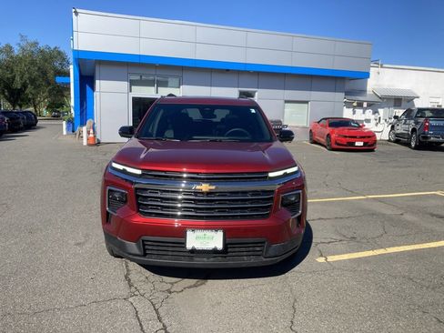 New 2025 Chevrolet Traverse LT w/ Sun and Wheel Package image 2