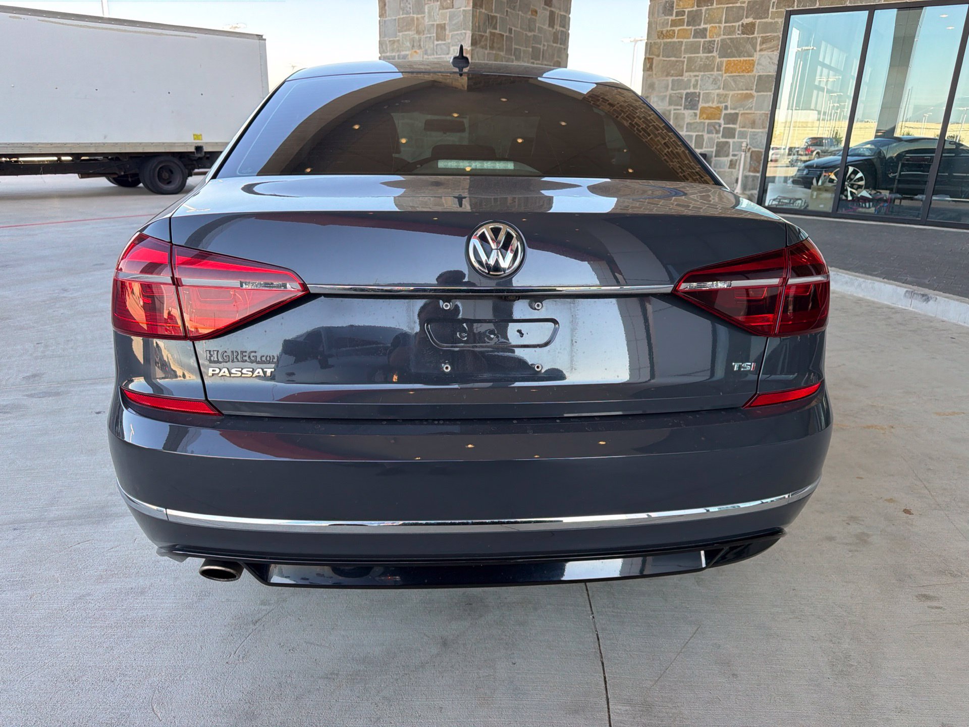 Used 2017 Volkswagen Passat 1.8T R-Line FWD image 4
